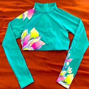 Athleta woman’s long sleeve crop rashguard